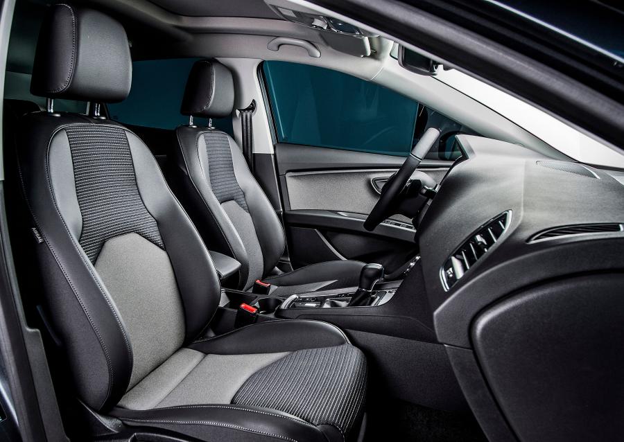 Интерьер Seat Leon 2016 года  (WW) (фото 5 из 14)